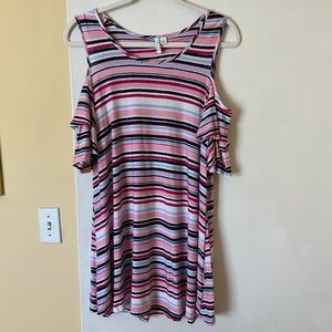 ELLE cold shoulder top - size L - EUC